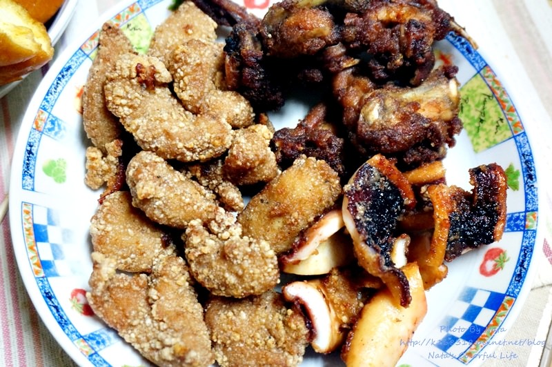 【美食♔台南東區】鳳凰來手作炸雞屋(長榮女中對面)。消夜時間不能錯過的美食~慢來就吃不到了！激推燒烤雞排、三角骨、銀絲捲