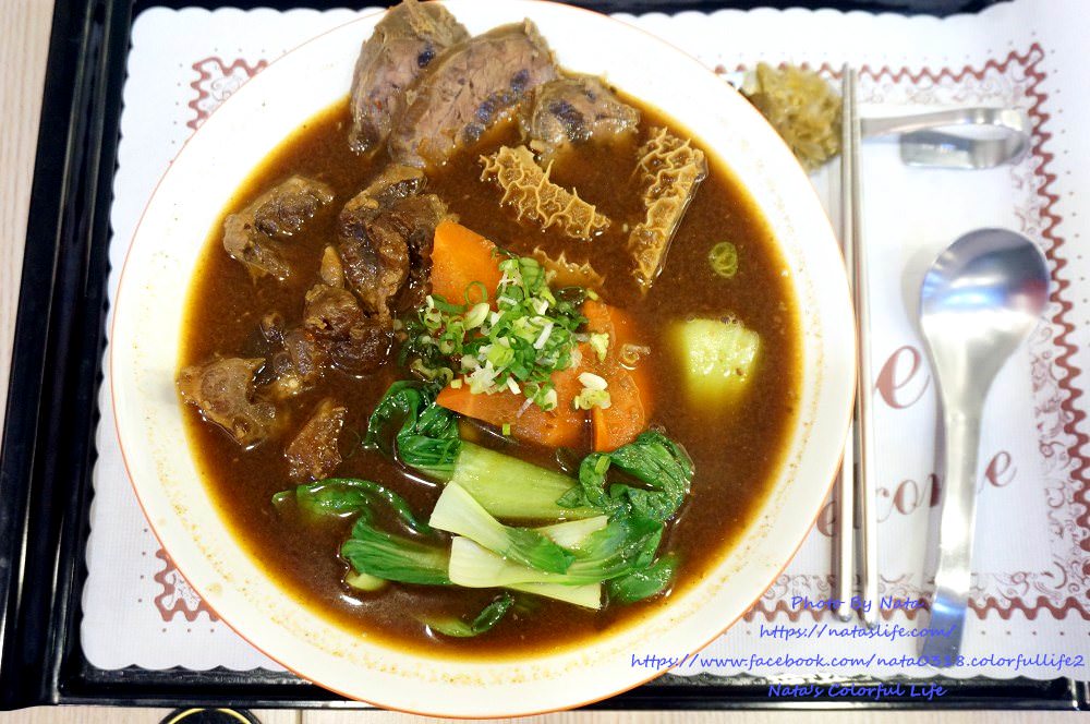 【美食♔台南北區簡餐】明星牧場自營餐廳。自家產的食材最安心！另推豐富到滿出來的「四寶牛肉麵」