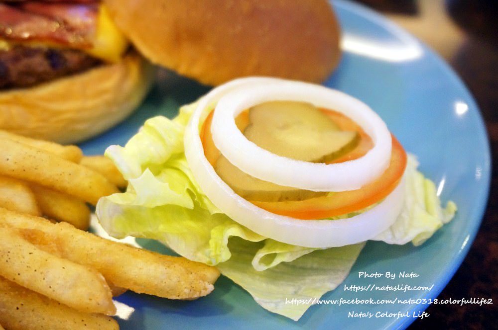【美食♔台南東區】Angry Burger美式餐廳。「吃消夜好所在」C/P值頗高！漢堡口味多樣化，加購69元飲料無限暢飲哦～
