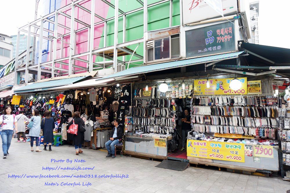【旅遊✈韓國】首爾自由行│南大門市場남대문시장。傳統市場遊樂趣！童裝鞋子、綿被、偶像周邊商品、美食～讓人買到失心瘋