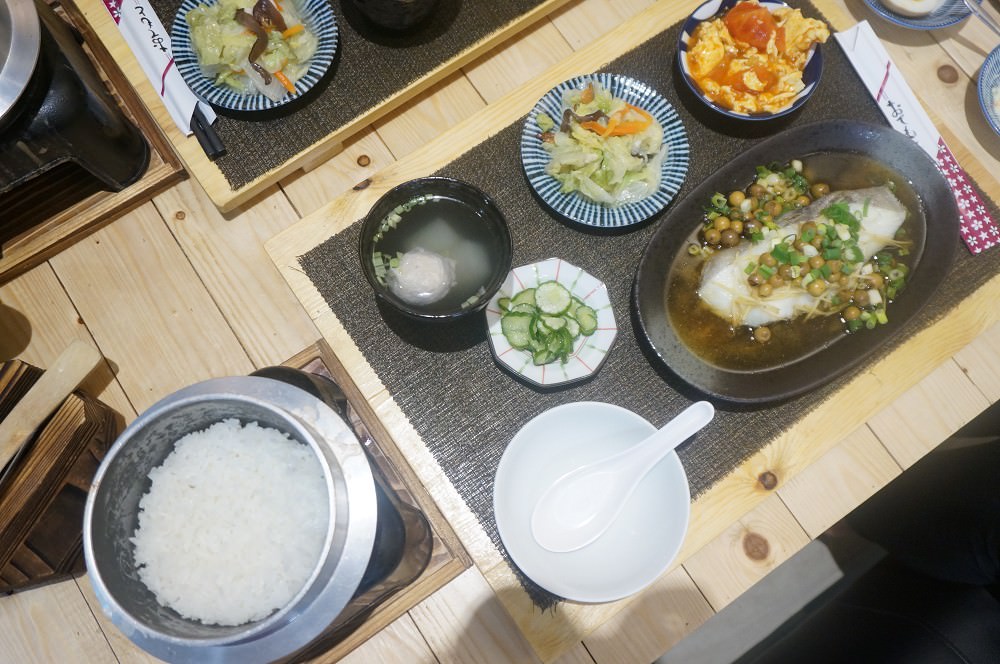 【美食♔台南中西區】愛搭膳-釜鍋米料理。台南定食！全天候供餐～來吃點不一樣的炊飯，讓人讚不絕口