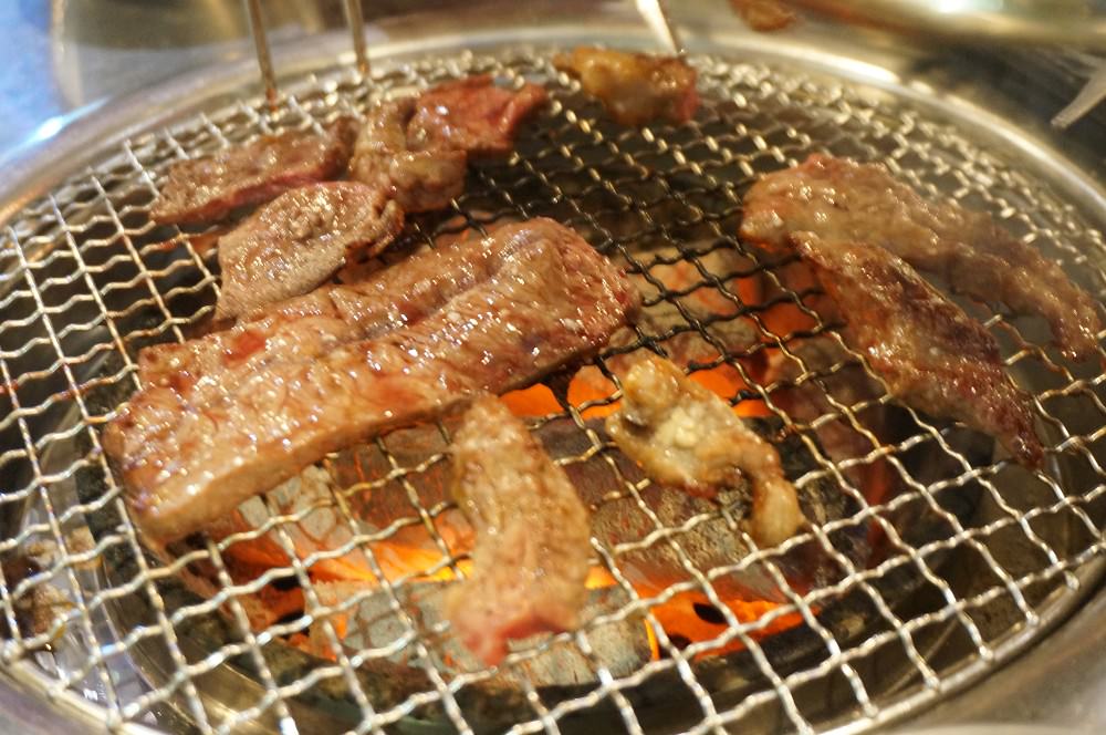 【旅遊✈韓國】首爾自由行│弘大美食‧무쏘燒烤吃到飽。24小時營業！不到600元台幣，就可以把牛肉吃到飽～