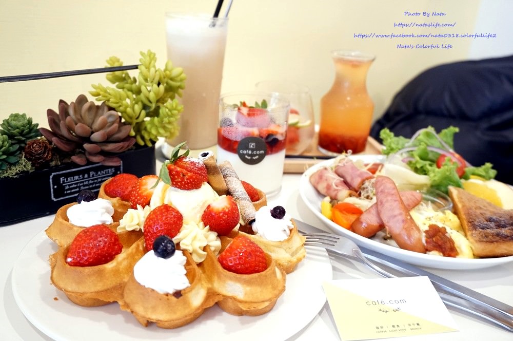 【美食♔台南北區早午餐】cafe.com噠慷咖啡。「IG熱門瘋草莓」草莓小姐來了！油畫吐司、草莓瓦芙，女孩粉紅冒泡