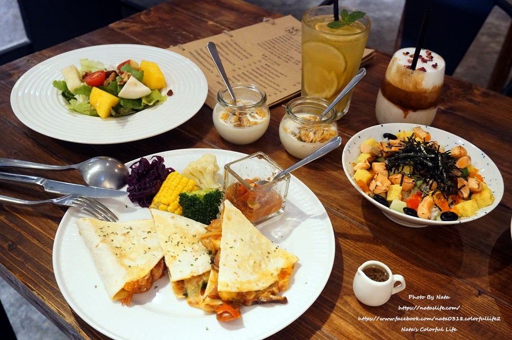 【美食♔台南東區早午餐】Dotch Bistro兜齊餐酒館。早午餐、義大利麵、排餐，等你來享用(2020.06更新)