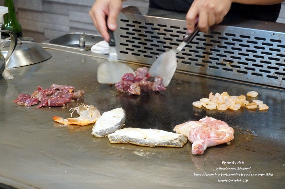 【美食♔台南永康區鐵板燒】食尚鐵板燒。選擇性多的餐點多人用餐也沒問題，白飯、飲料、例湯、冰品免費吃