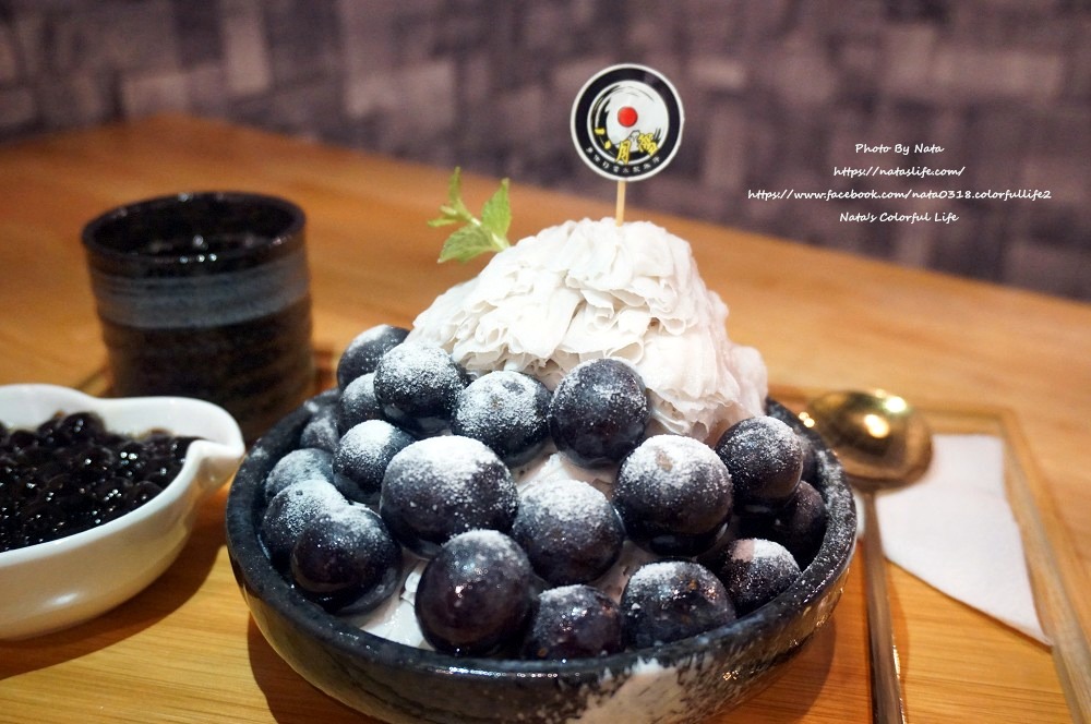 【美食♔台南中西區冰品】八月雪-雪花冰/水果冰棒專賣店。水果製成的雪花冰，原汁原味加上當季水果整個就是爆好吃