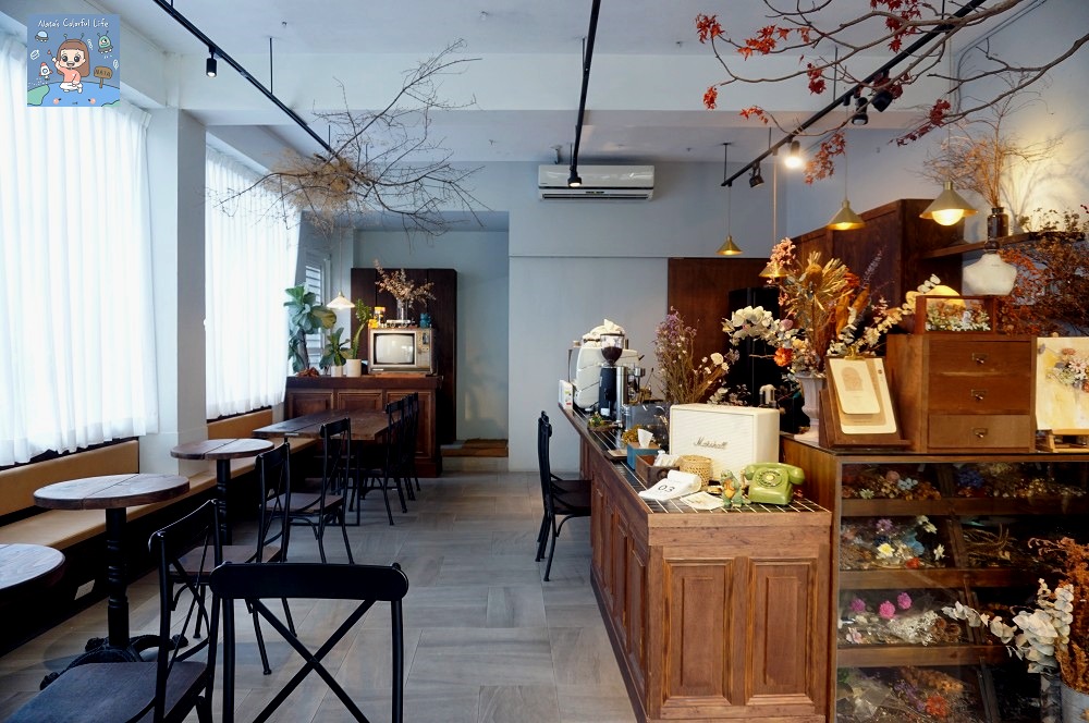 【美食♔台南中西區咖啡】花室裡喝咖啡-成奕花室。花系咖啡廳！咖啡、甜點，花式擺盤讓人很驚豔