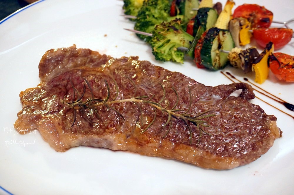 【美食♔台南中西區餐酒館】Coffee Cafe’ Bistro。從精品咖啡到法式排餐，一次滿足味蕾